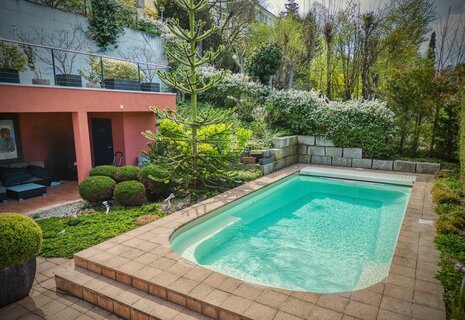 Stadtnahe Terrassenwohnung mit Pool und Sauna