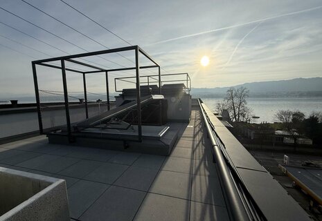 Wenige Schritte vom See - 3.5 Zimmer Dachwohnung mit grosser Terrasse zum Geniessen