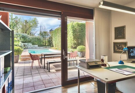 Terrace flat close to the city with pool and sauna