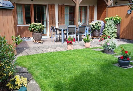 Charmante 5.5-Zimmer-Maisonettewohnung im Erdgeschoss mit idyllischem grossen Garten