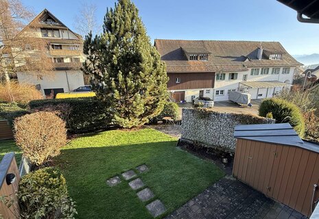 Charmante 5.5-Zimmer-Maisonettewohnung mit idyllischem grossen Garten