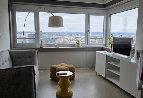 Moderne 1.5 Zimmer Mezzanine mit Panoramaweitsicht