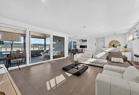 4.5-Zimmer-Maisonettewohnung mit grosszügigen Terrassen, Steingarten und hochwertigem Innenausbau