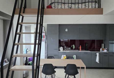 Moderne 1.5 Zimmer Mezzanine mit Panoramaweitsicht